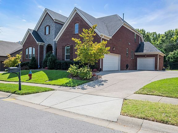 3rd image of 2085 Belsford Dr