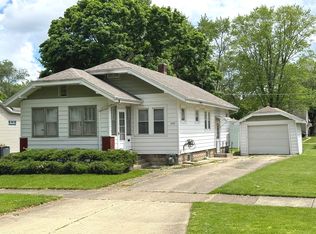 1042 S 6th Ave, Kankakee, IL 60901