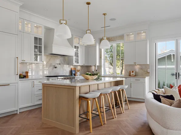 127 W 17th Ave #2, Vancouver, BC V5Y 1Z7