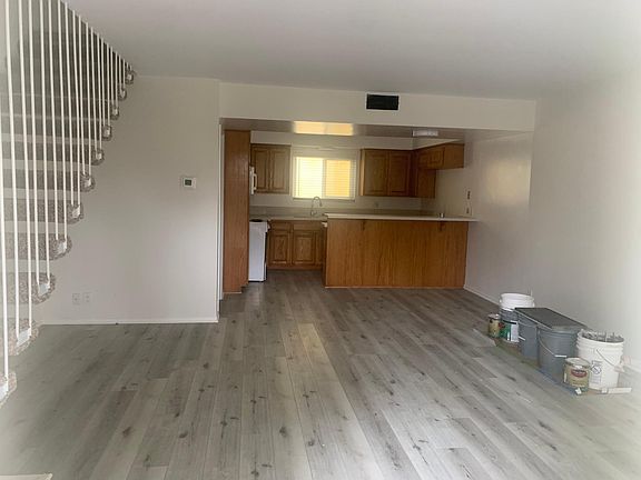 4th image of 10800 Hesby St #2