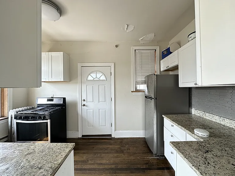 312 Lee St #4 — Photo 7