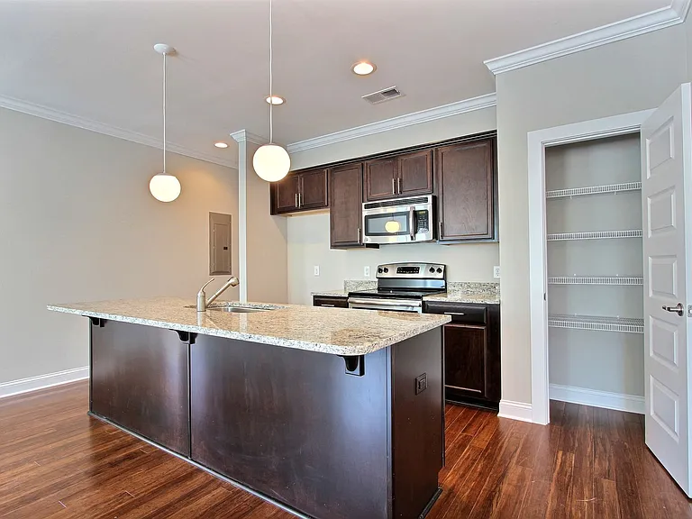552 Nicoll St #A — Photo 6