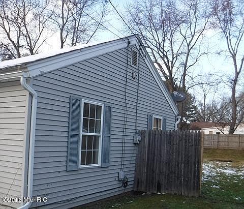 3rd image of 616 Wellington Ave