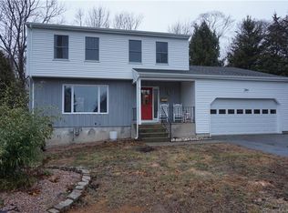 33 Cove View Rd, New London, CT 06320