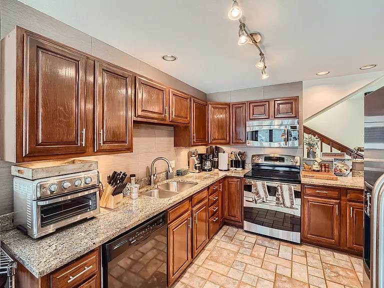 880 Homestead Dr #H33 — Photo 9