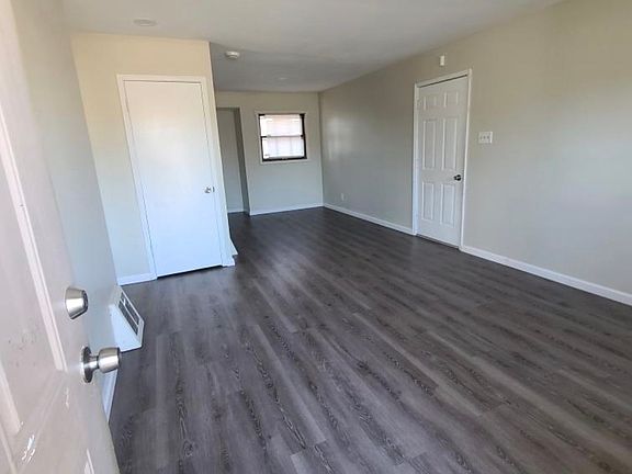 3rd image of 154 Cameron Rd