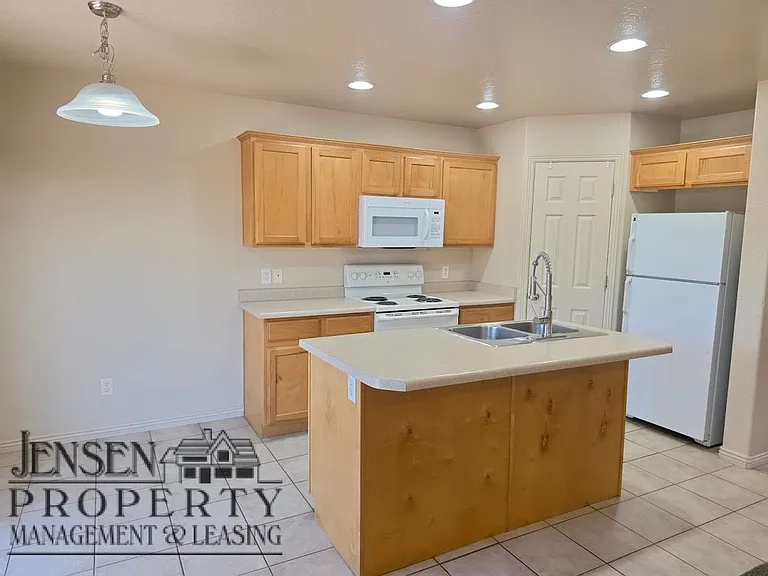 3155 S Hidden Valley Dr #246 — Photo 7
