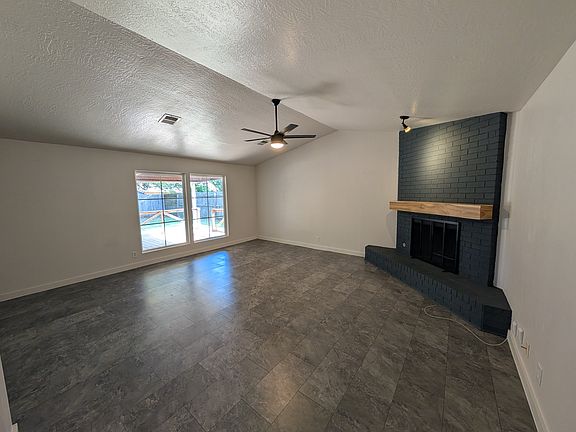 3rd image of 2001 Oakhollow Dr