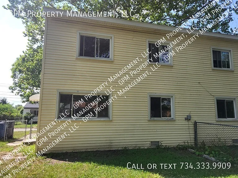 32011 Ottawa St — Photo 3
