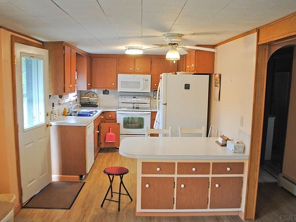 2nd image of 140 Madison Ave