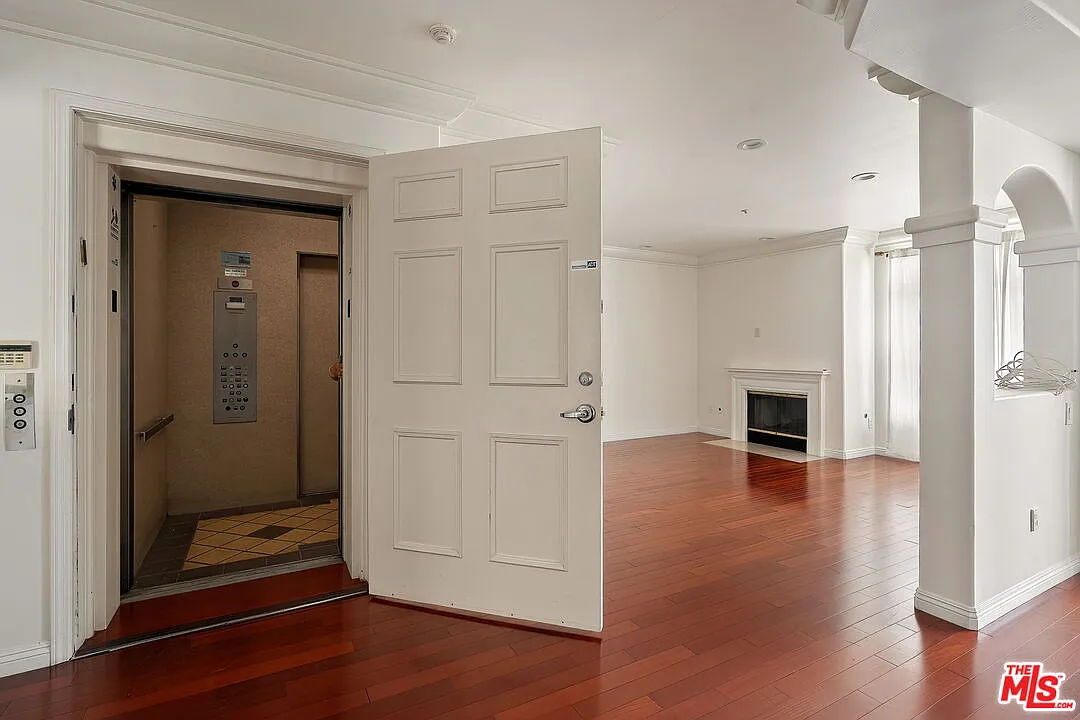 3 bed, 3.0 bath, 1713 sqft, $6,500 — Photo 1