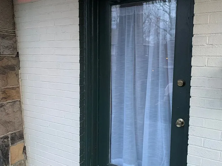 Beautiful One Bedroom in Swissvale!! — Photo 26