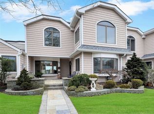 26 Captains Dr, Islip, NY 11751