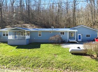 1201 Congress Rd, Belpre, OH 45714