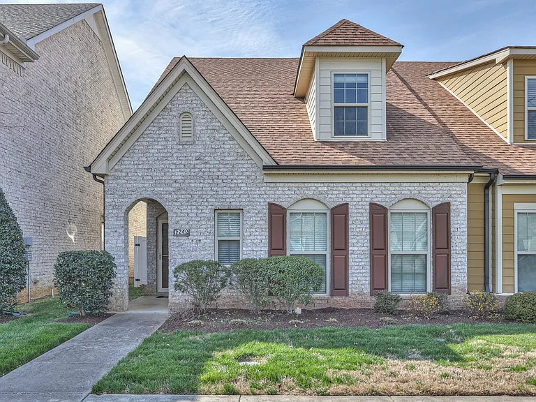 2240 Cason Ln — Photo 1