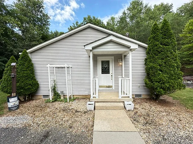 1304 Jollett Rd — Photo 5