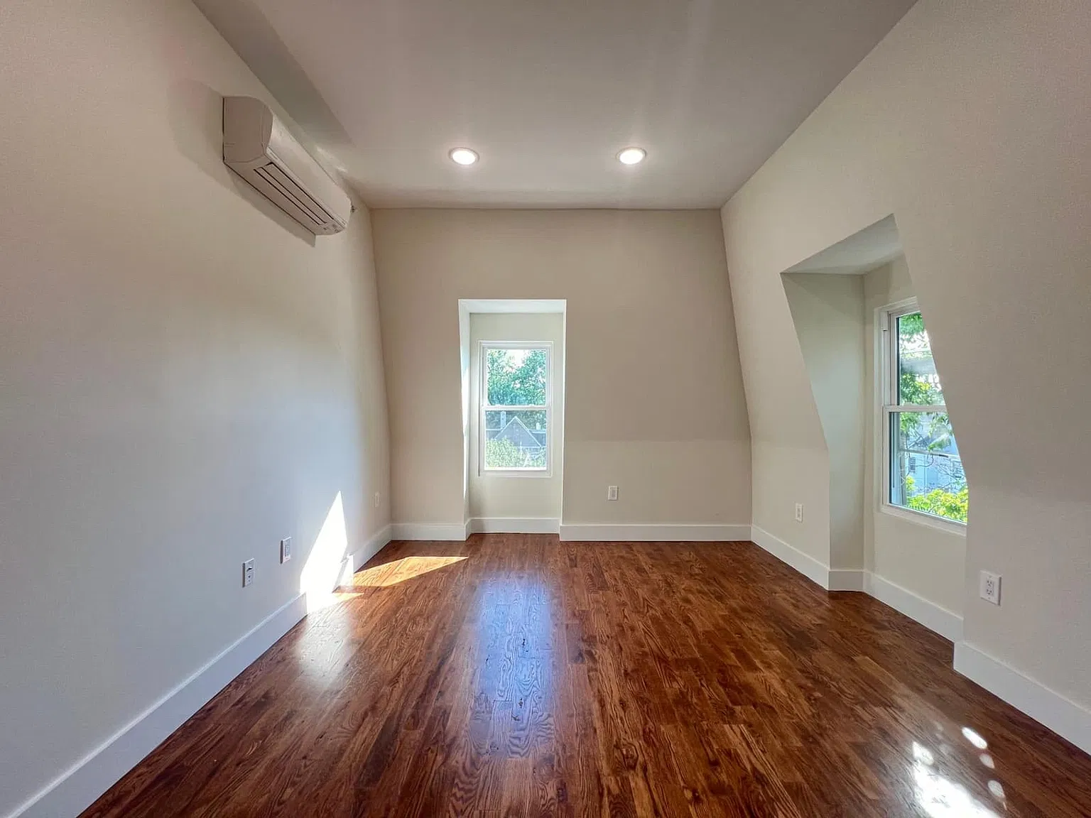 3 bed, $2,200 — Photo 1