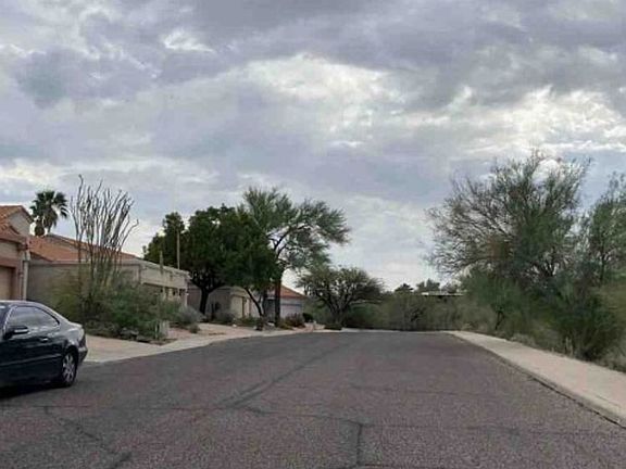 Exterior Neighborhood (street photo)