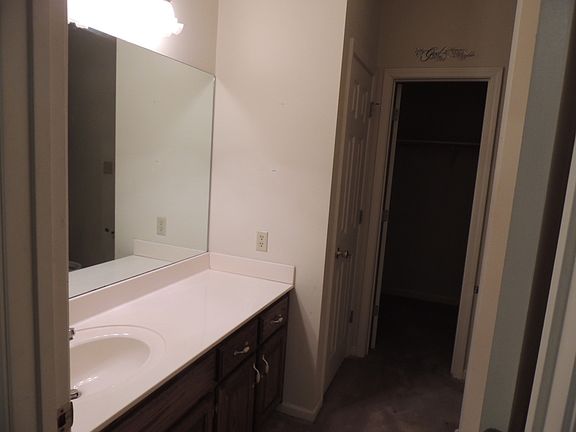 5th image of 2198 Oakmont Ave