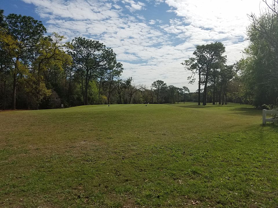 1st image of 76 Cypress Blvd W