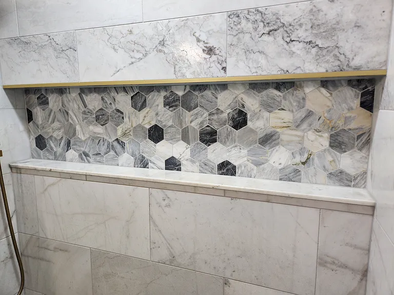 What a gorgeous shower niche! If you're the type to have fifteen bottles of random beauty products in your rotation, this is your chance. I've never seen a larger shower niche!