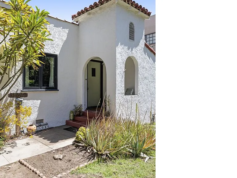 11269 La Maida St — Photo 4
