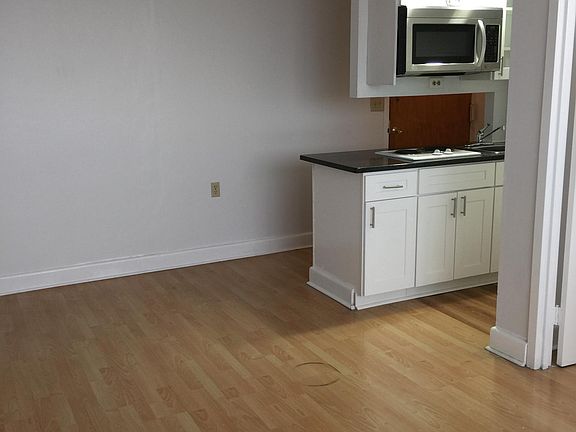5th image of 60 Strawberry Hill Ave Unit 611