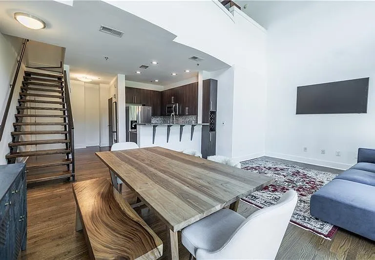 1221 Caroline St NE #201 — Photo 5