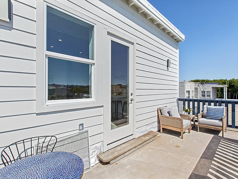 1329 S Van Ness Ave — Photo 49