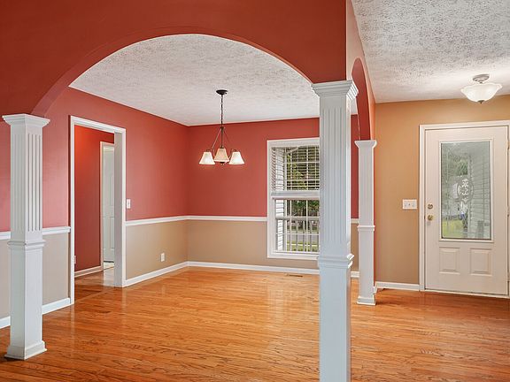 4th image of 105 Willowleaf Ln