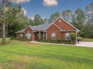 1074 Trout St SE, Darien, GA 31305