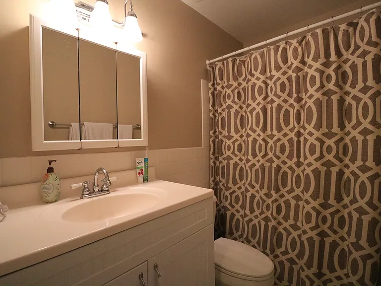 748 Azalea Dr — Photo 8