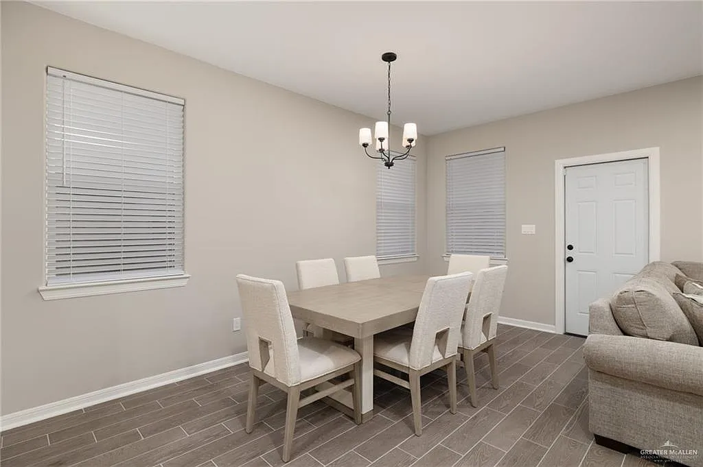 4 bed, 2.0 bath, 1609 sqft, $2,300 — Photo 4