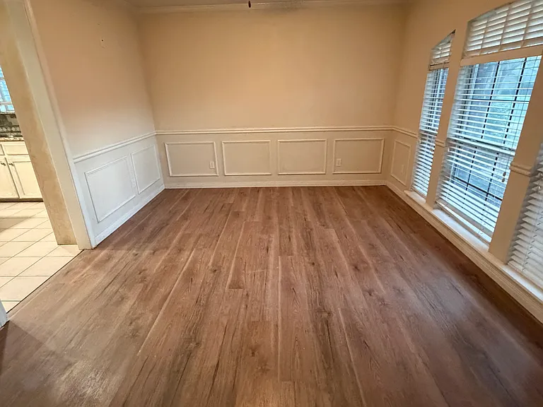 904 Oakmont Dr — Photo 16