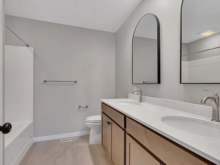 18531 Levee St — Photo 12