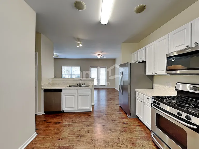 11109 Aprilia Ln — Photo 3