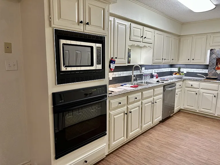 304 Amberwood Cir #304 — Photo 8