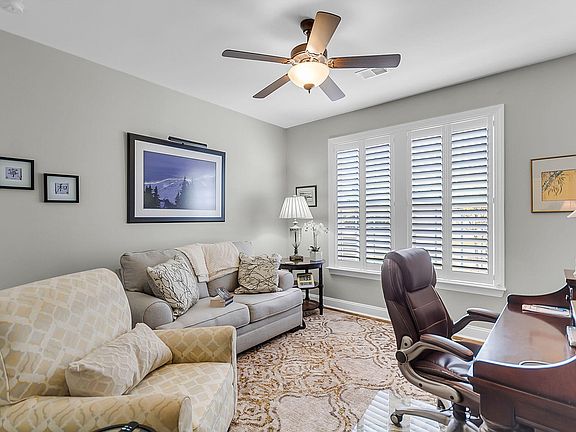4th image of 1007 Old Field Dr