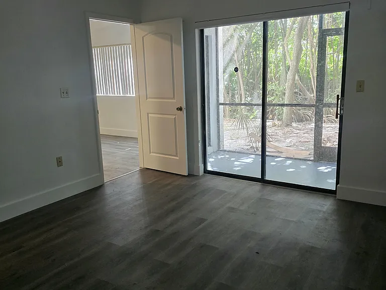 2445 SW 18th Ter #902 — Photo 3