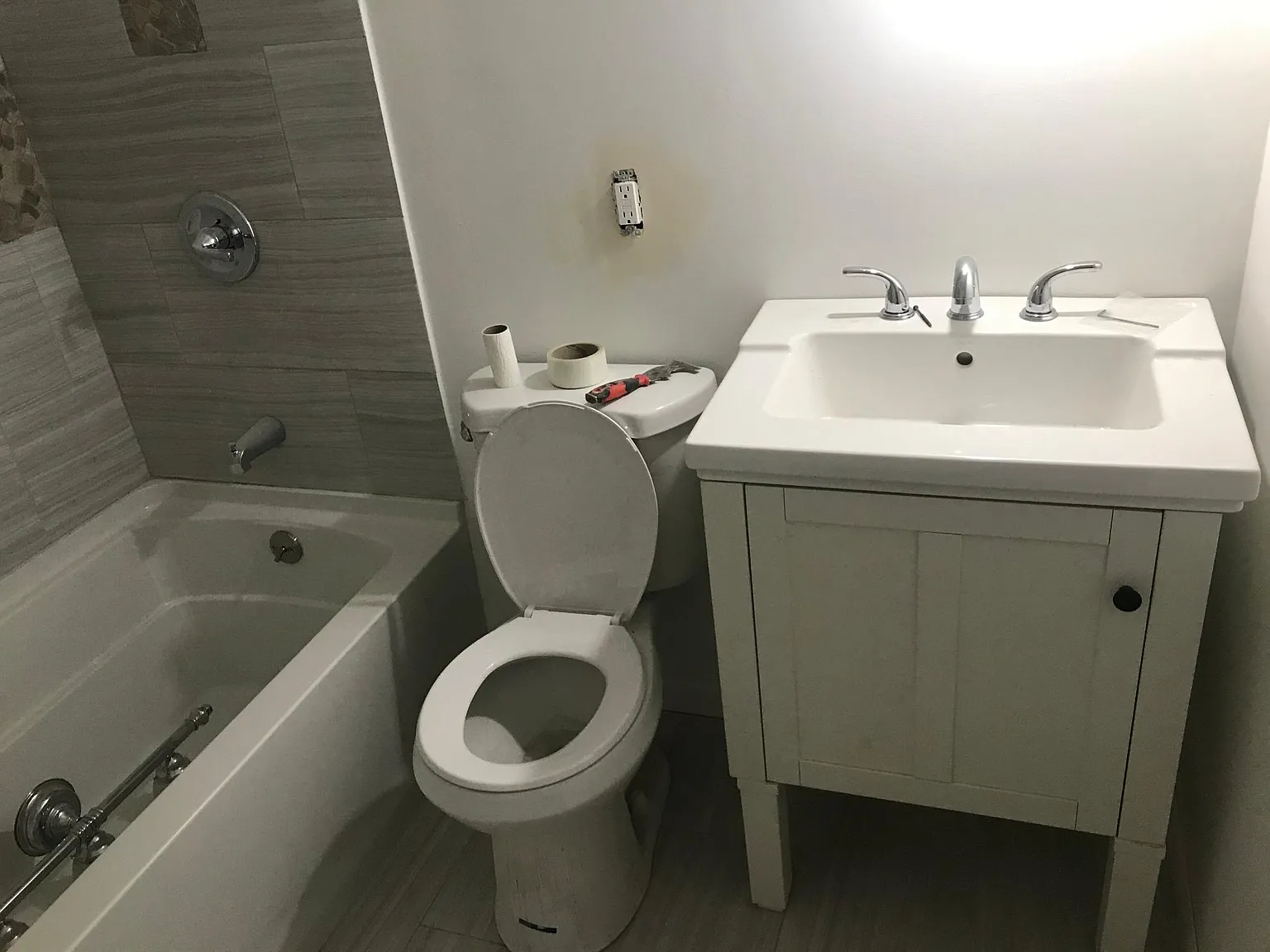 1 bed, 800 sqft, $1,900 — Photo 2