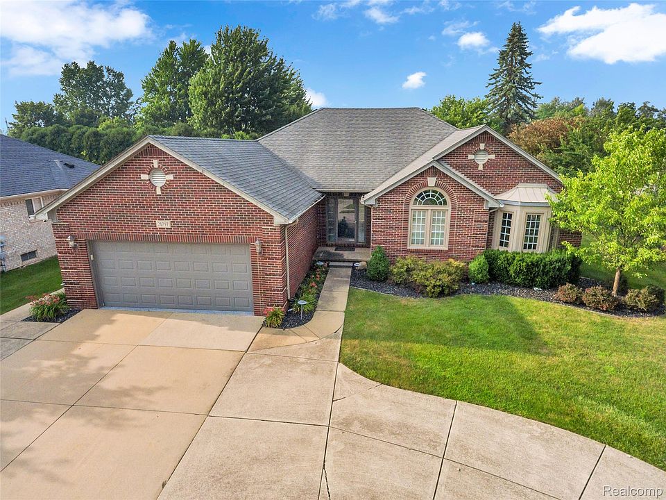 21797 Sabrina Dr, photo 2