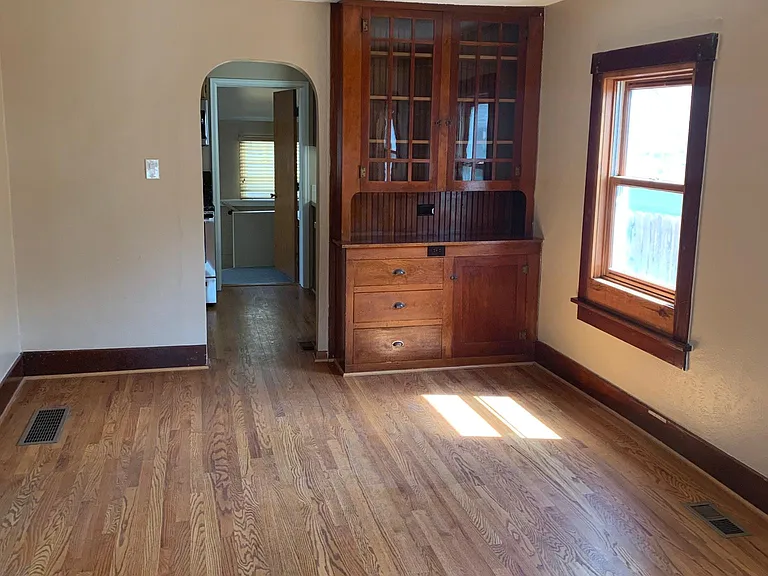 2616 N Irving St — Photo 3