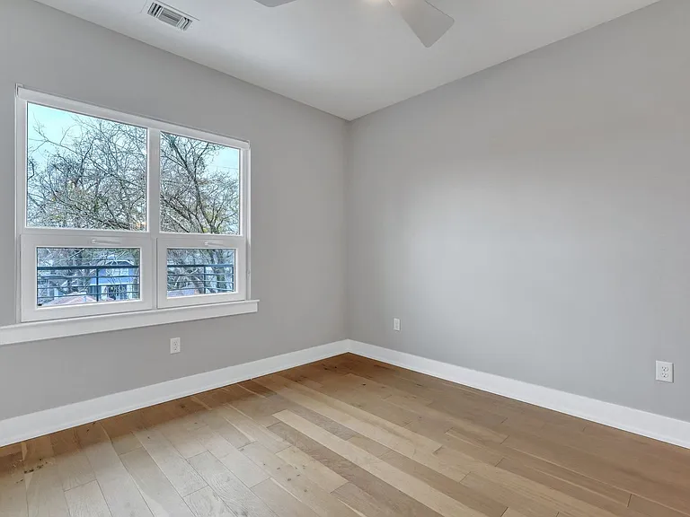 601 E 39th Street — Photo 56