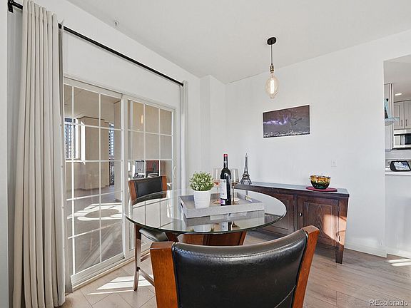 4th image of 925 N Lincoln Street #4F