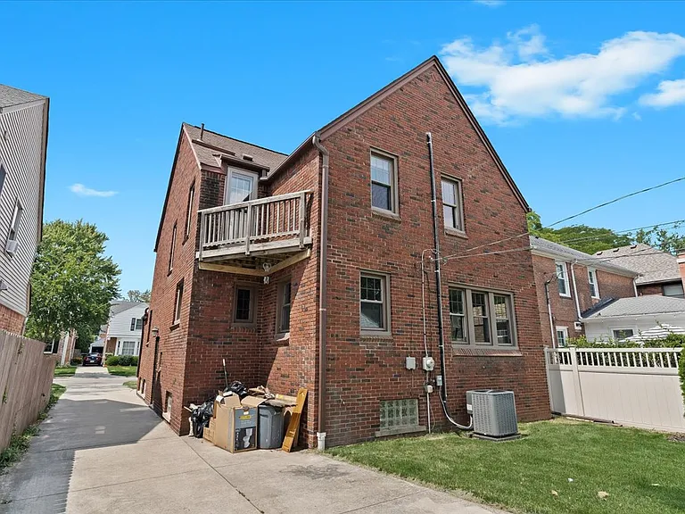 312 McKinley Ave #WHOLE HOUSE — Photo 34