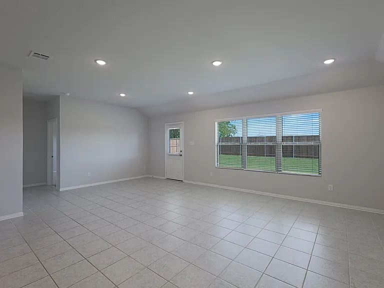 1919 Rolling Ridge Dr — Photo 12