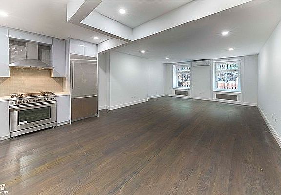 3rd image of 25 E 37th St APT 1