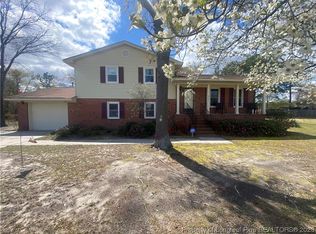 5741 Crenshaw Dr, Hope Mills, NC 28348