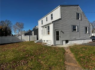 39 Spruce St, Newington, CT 06111