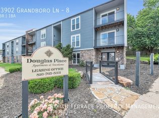 13902 Grandboro Ln APT 8, Grandview, MO 64030